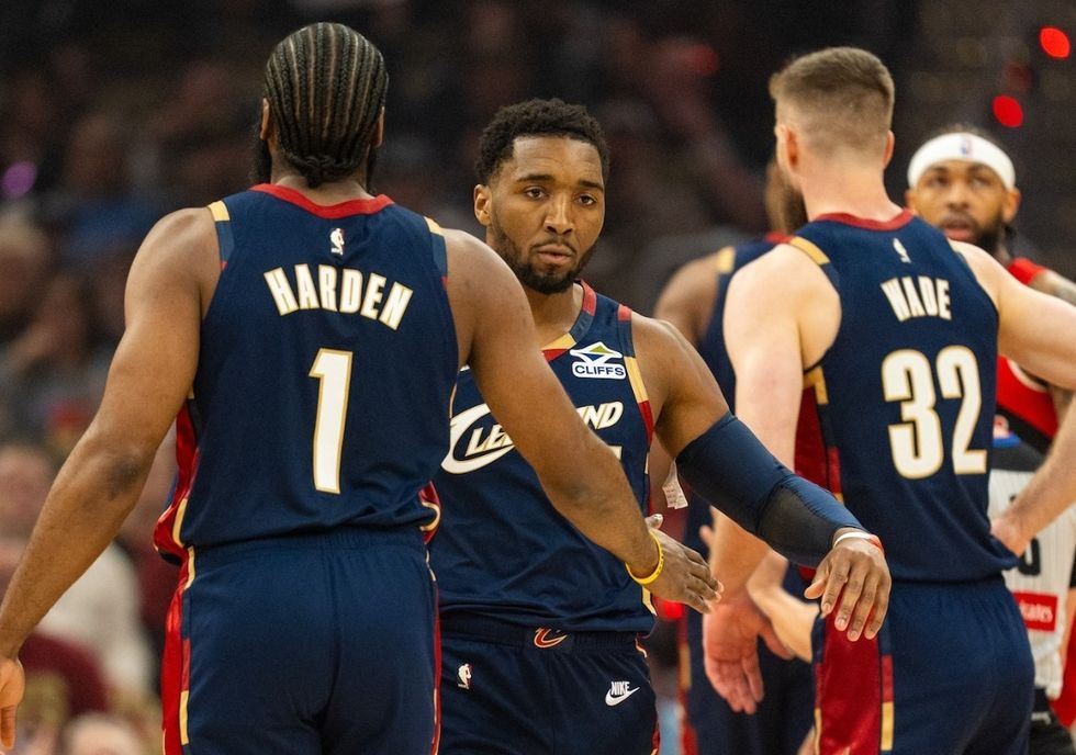 Cleveland ngritin epërsinë falë shkëlqimit të dyshes Harden - Mitchell