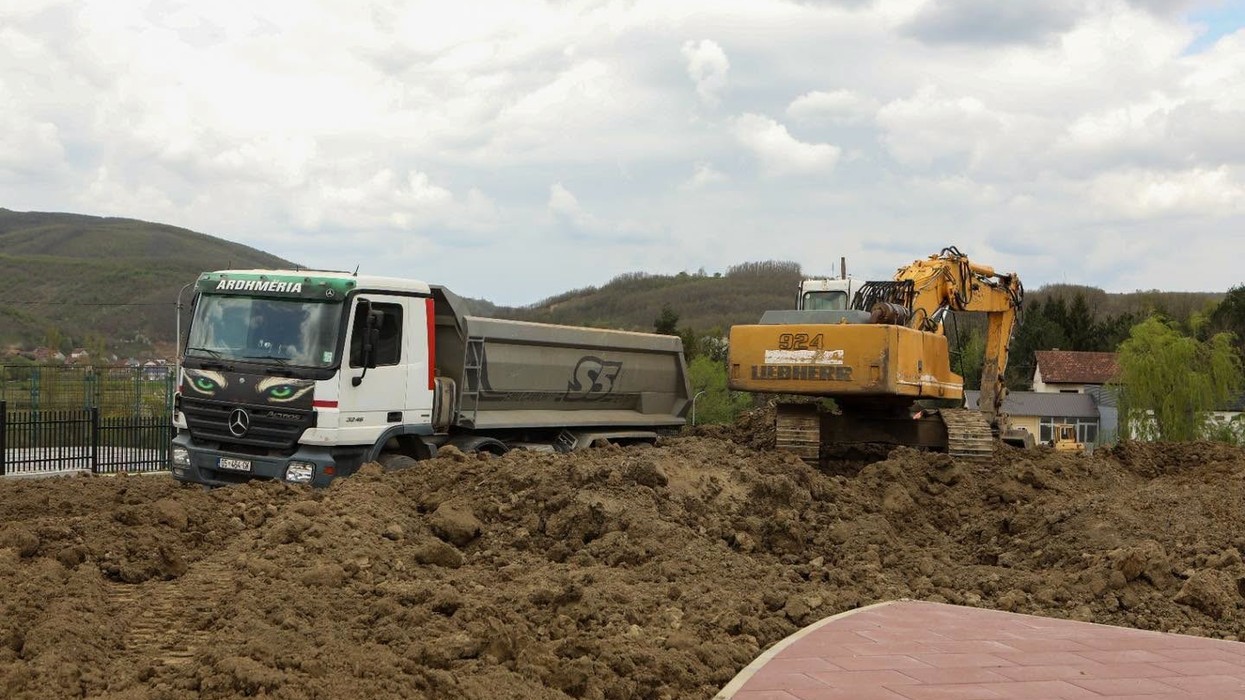 Inspektohen punimet në varrezat e dëshmorëve në Shtime, paralajmërohet përurimi në Ditën e Dëshmorëve