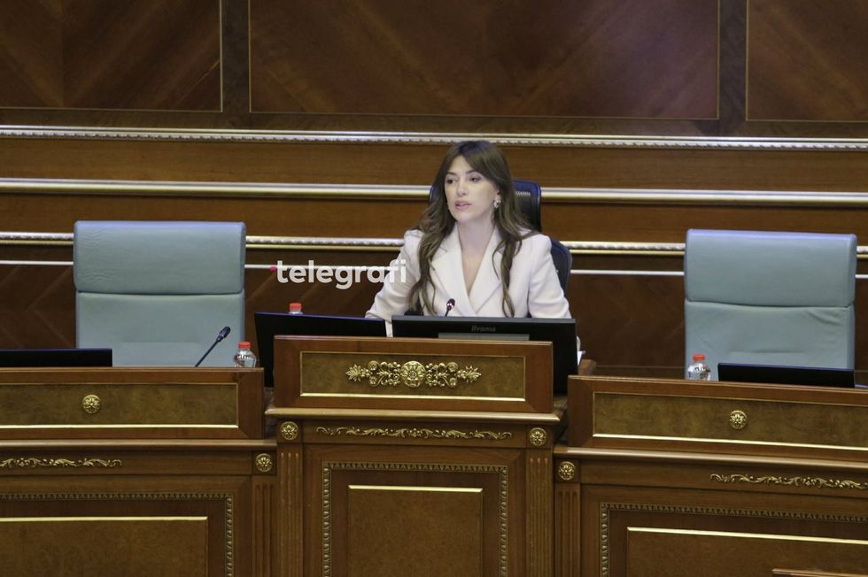 Vonesa në fillim të seancës së jashtëzakonshme, Haxhiu kritikon deputetët