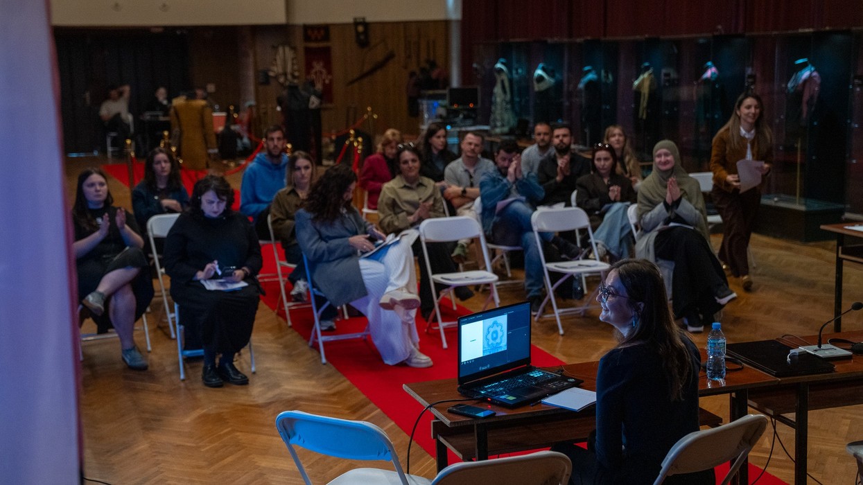 Stafi i muzeve në Kosovë trajnohet për digjitalizimin e koleksioneve në programin që po zhvillohet në Mitrovicë