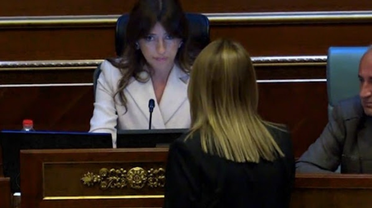 Tensione në Kuvend, Bajrami i shkon te ulësja Ahmetit - ndërhyn Haxhiu