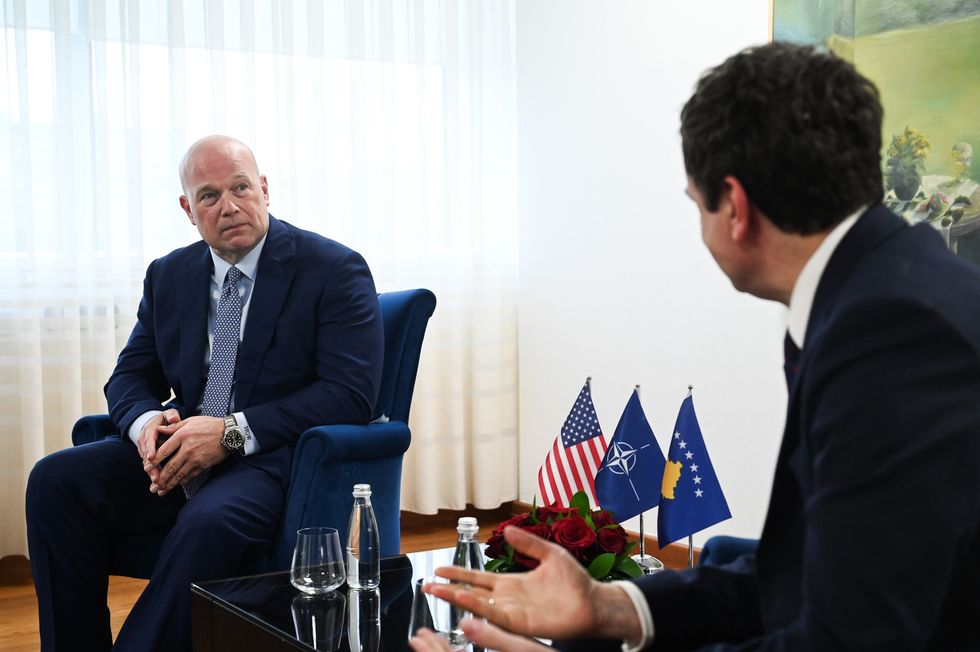 Kurti takon ambasadorin Whitaker: NATO dhe SHBA jetike për sigurinë e Kosovës