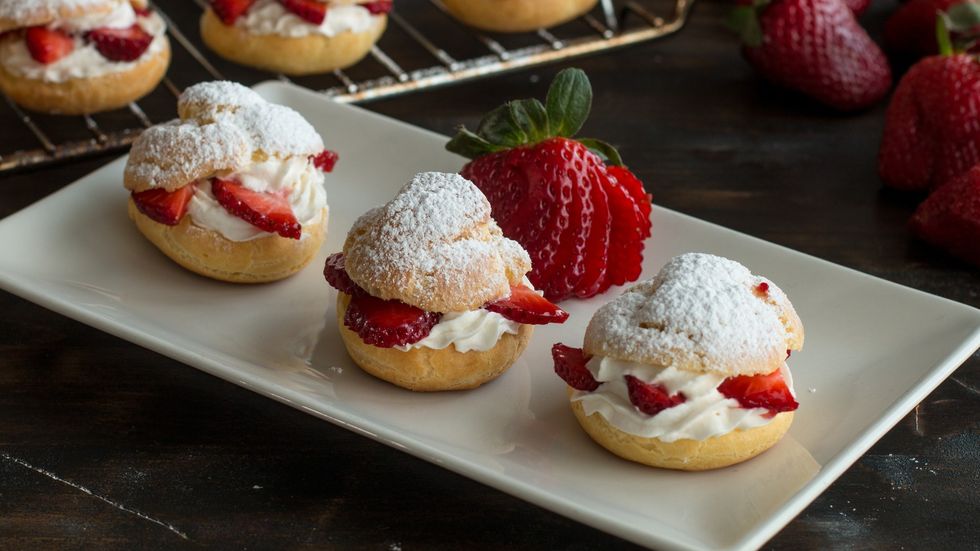 Princes krofne me dredhëza: Receta pranverore që shkrihet në gojë