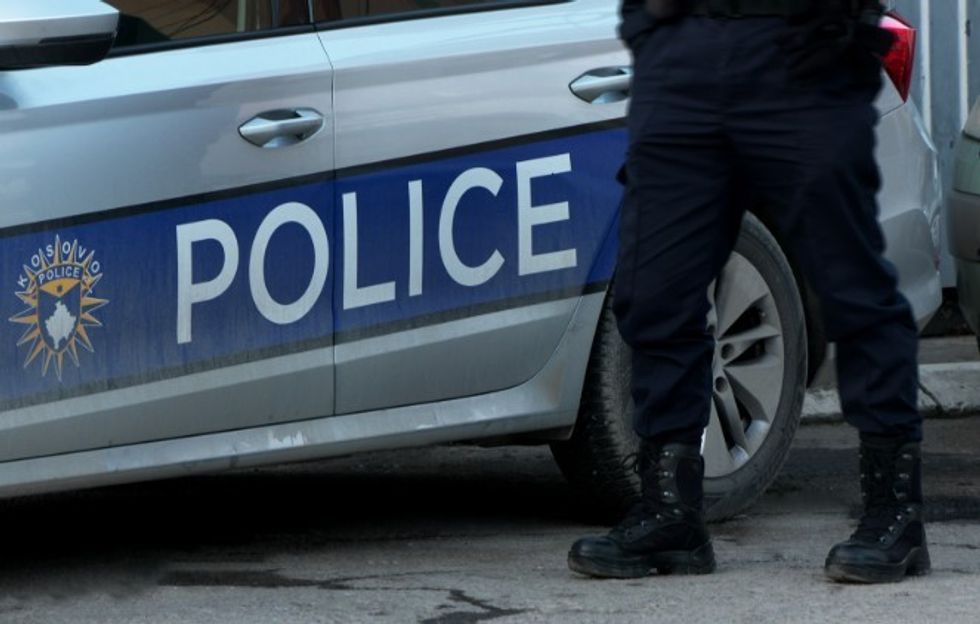 Hidhet një granatë dore në një lokal në Fushë Kosovë, Policia heton rastin