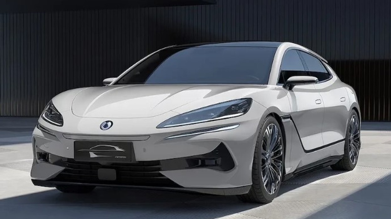 Drejtori i Fordit: Nuk duhet t'i lejojmë prodhuesit kinezë të veturave të hyjnë në tregun amerikanë