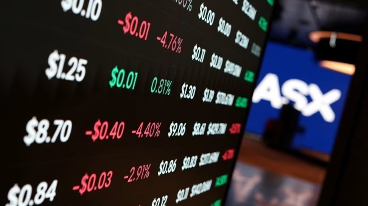 Çmimi i naftës luhatet pranë 100 dollarëve për fuçi pas sulmeve ndaj anijeve pranë Ngushticës së Hormuzit