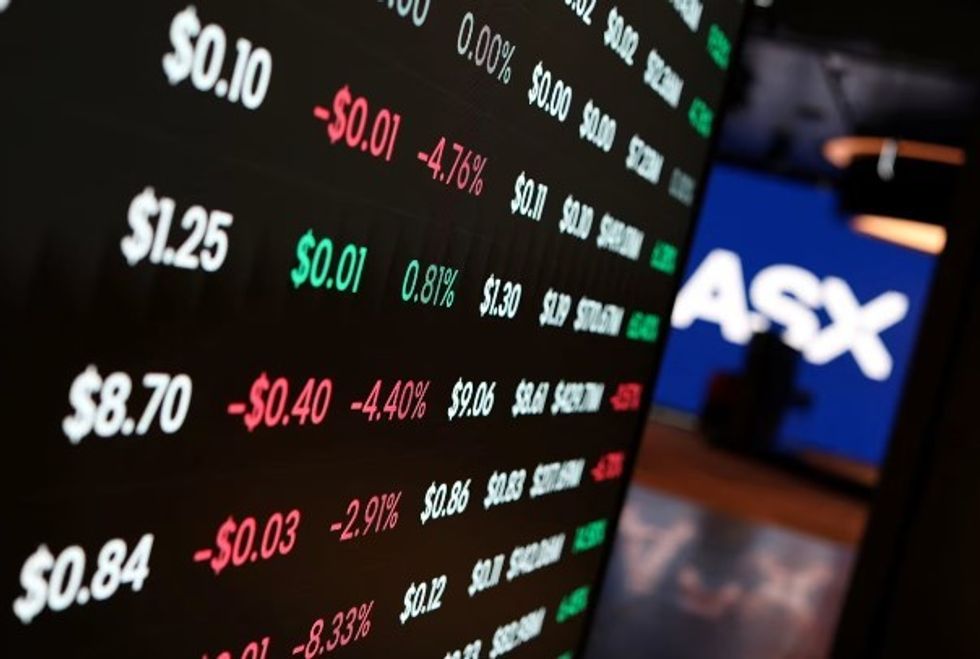 Çmimi i naftës luhatet pranë 100 dollarëve për fuçi pas sulmeve ndaj anijeve pranë Ngushticës së Hormuzit