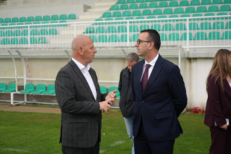 Shigjetaria dhe pishina gjysmë-olimpike në fokus të vizitës së Gashanit në Drenas