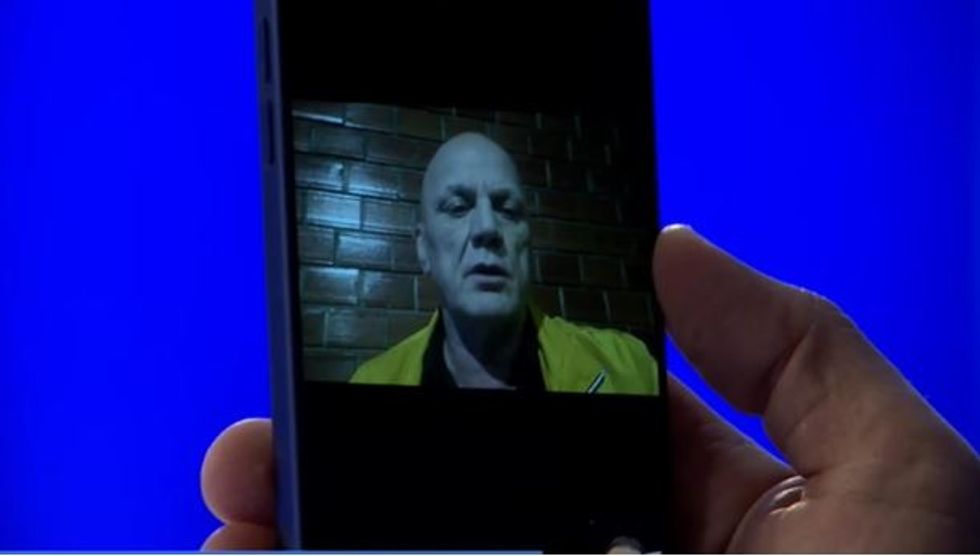 Geci ia hedh fajin Vetëvendosjes: Pas fjalimit të Fatosit qëndron një deputet, njëri i afërt me Kurtin e Konjufcën