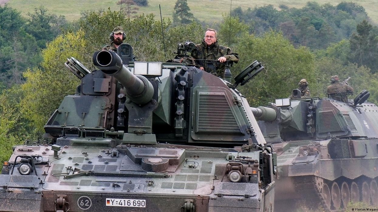 Shpejtësi dhe frenim, ministri i Mbrojtjes i Gjermanisë zbulon strategjinë e parë ushtarake