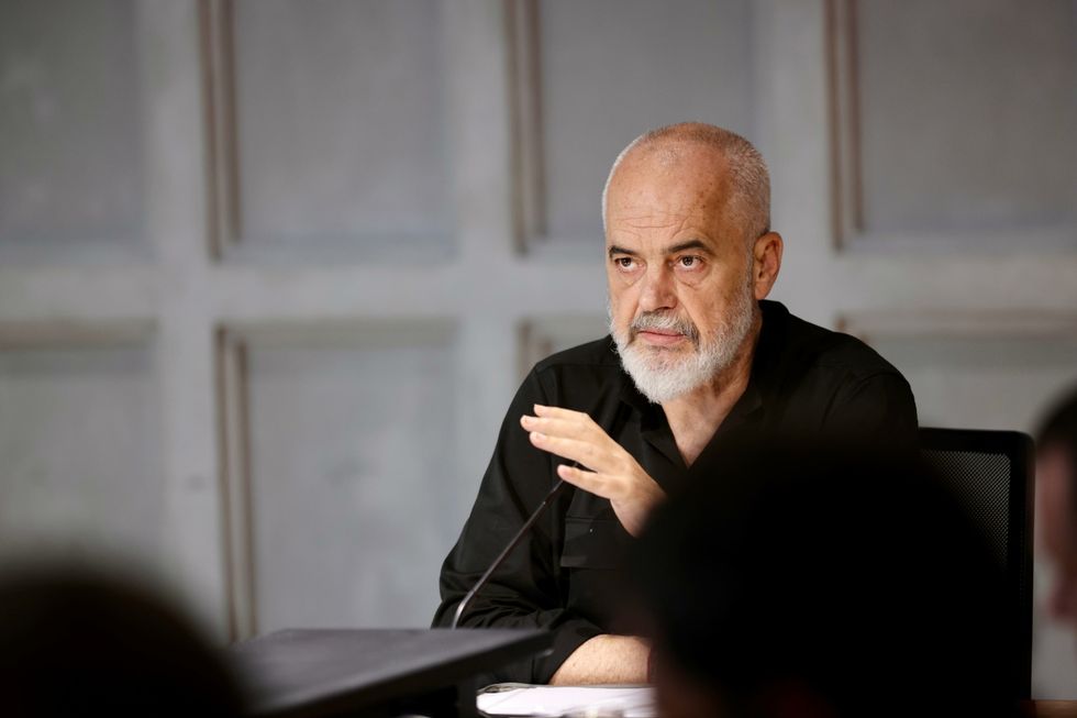 Rama pas vdekjes së Qosjes: Lamtumirë shqiptar i mirë