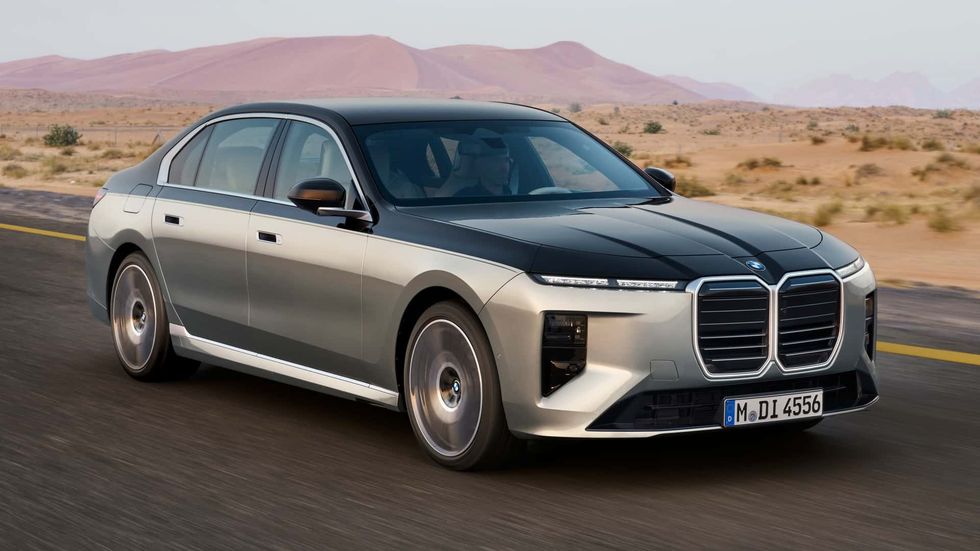 Limuzina e BMW-së me përmirësime të mëdha të interierit dhe me gamë të gjerë automjetesh elektrike