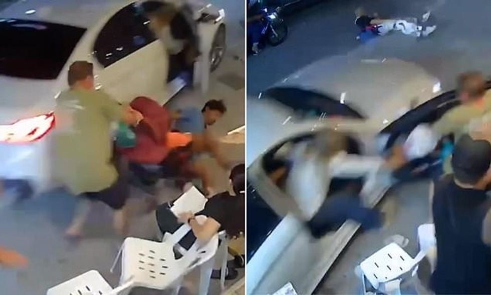 Aksident i çuditshëm në Tajlandë, vetura përplaset me një grup të huajsh duke bërë që një karrocë të fluturojë – mrekullisht shpëtojnë të gjithë