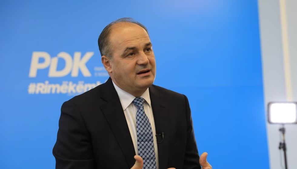 Hoxhaj: PDK-së nuk i duhet posti i kryeparlamentarit, Kurti po e dërgon vendin në zgjedhje