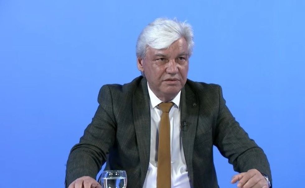 Kryeziu: Kurti duhej të “lëshonte pe” për presidentin