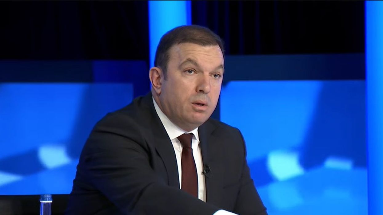 Deputeti i LVV: Opozita mezi po e presin 28 prillin, për ta çuar vendin në zgjedhje Deputeti i LVV: Opozita mezi po e presin 28 prillin, për ta çuar vendin në zgjedhje