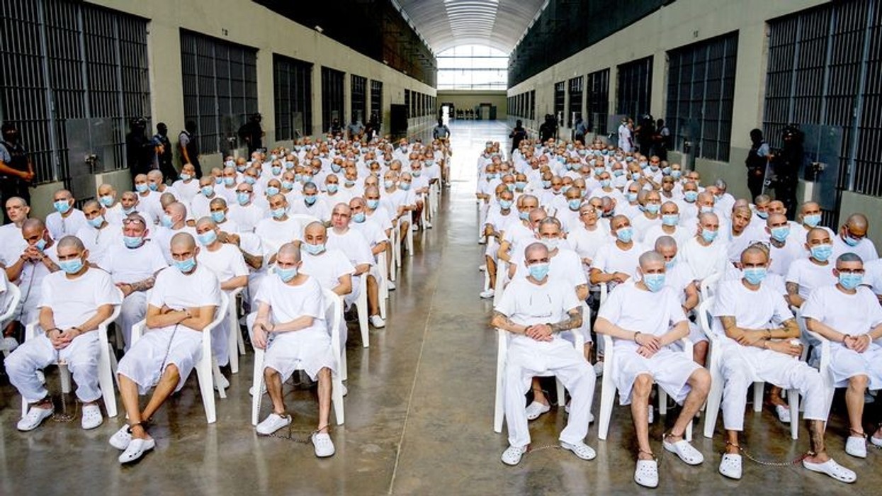 Gjykim historik në Salvador - 486 të dyshuar të bandës kriminale në një proces të vetëm