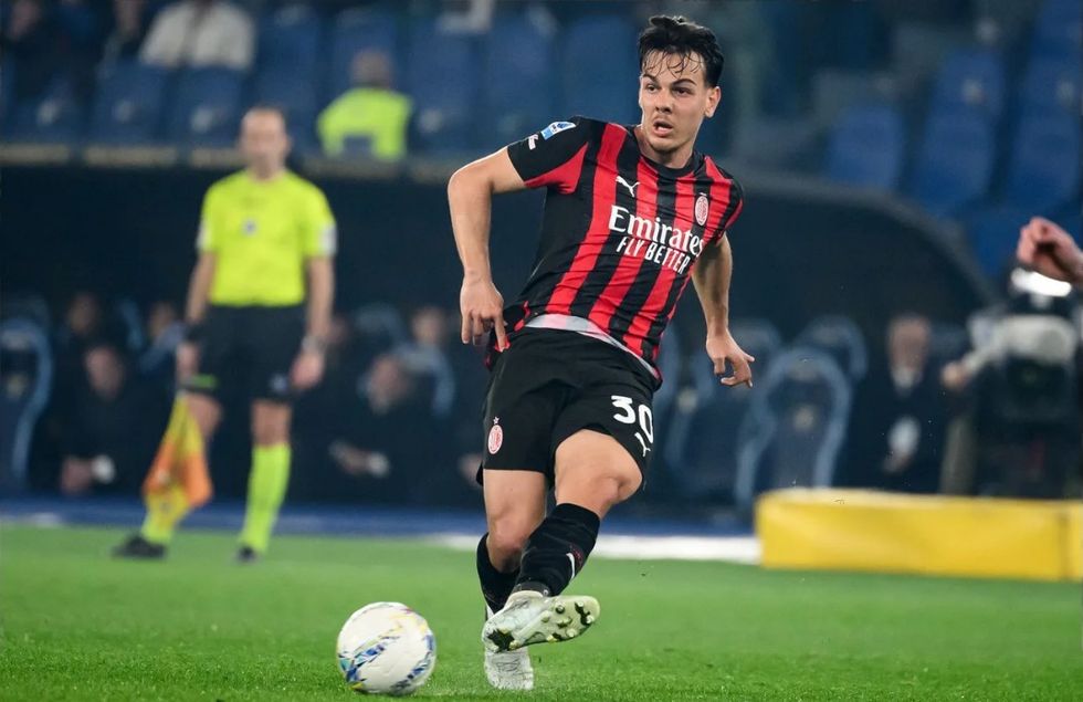 Rivali i madh italian dëshiron t’ia rrëmbej Milanit mesfushorin Ardon Jashari