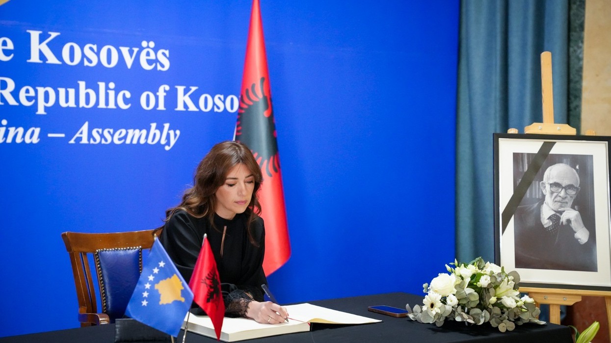 Homazhe në nderim të jetës dhe veprës së Qosjes