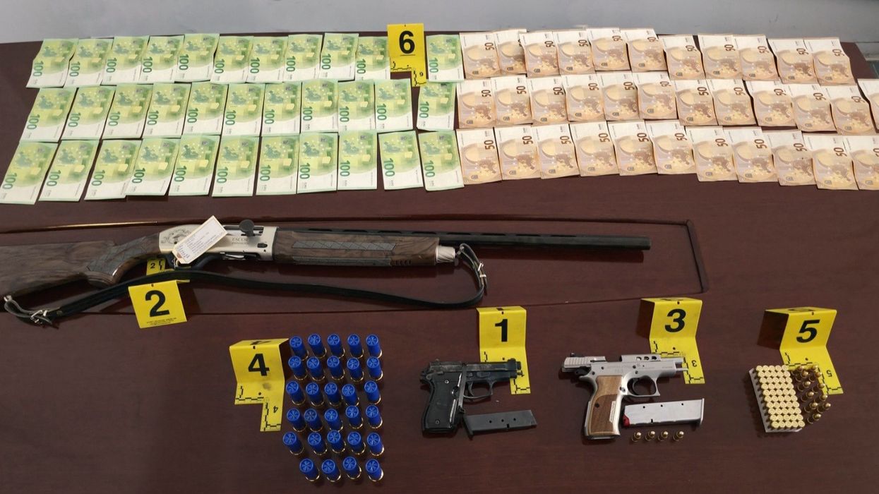 Arrestohet një person për fajde në Gjilan, i gjendet edhe armë dhe para Arrestohet një person për fajde në Gjilan, i gjendet edhe armë dhe para