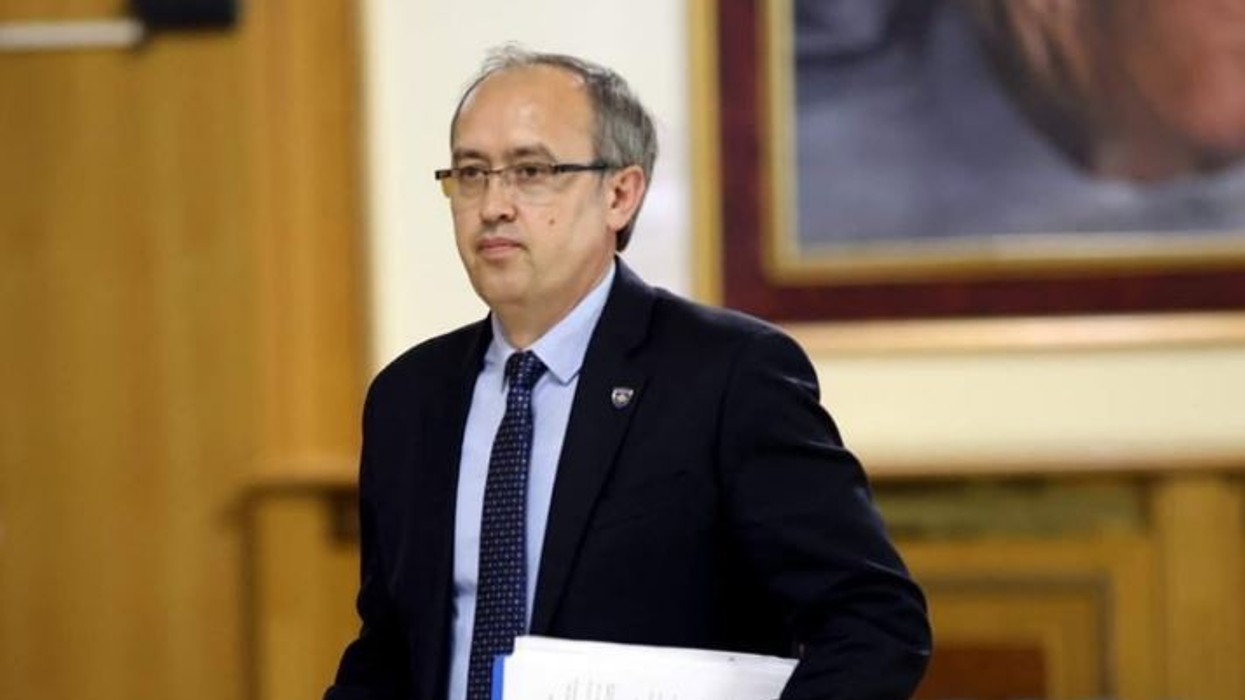 Hoti: Qeveria Kurti është kurthuar në dialogun me Serbinë