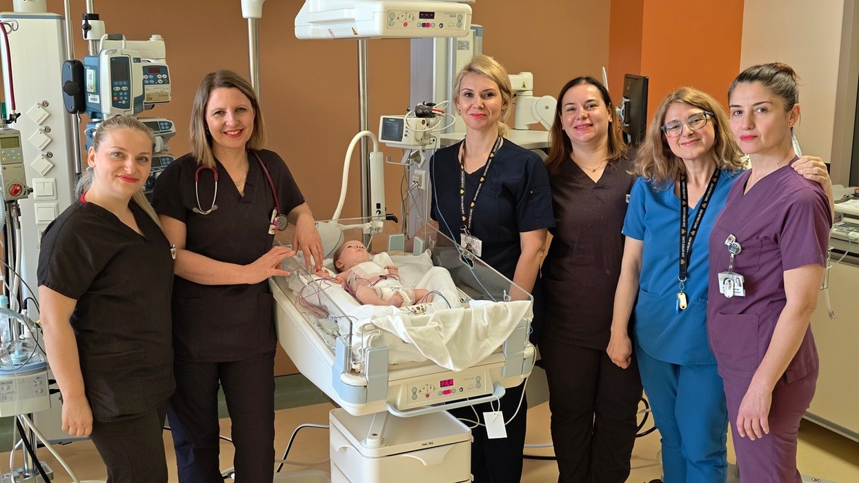 Operimi me sukses i foshnjës së porsalindur me defekt të rrallë dhe të rëndë kongjenital të zemrës