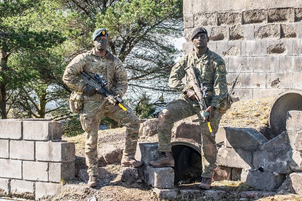 Oficeri i FSK-së shkëlqen në trajnim elitar në Mbretërinë e Bashkuar