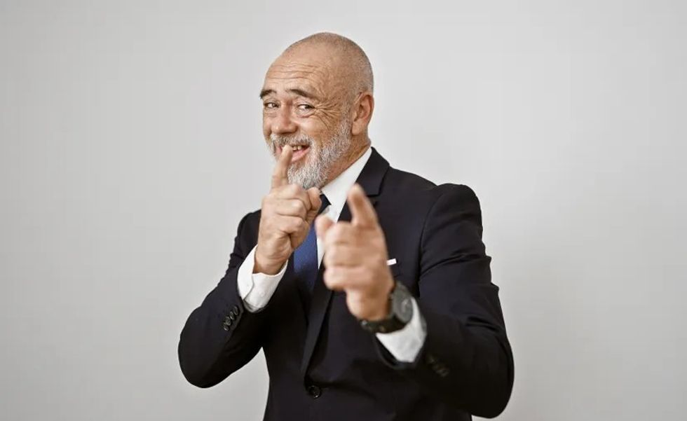 Nëse keni punë me ta, bëni kujdes! Duken të butë, por dinë të kalkulojnë: Këto 3 shenja dallohen më së shumti