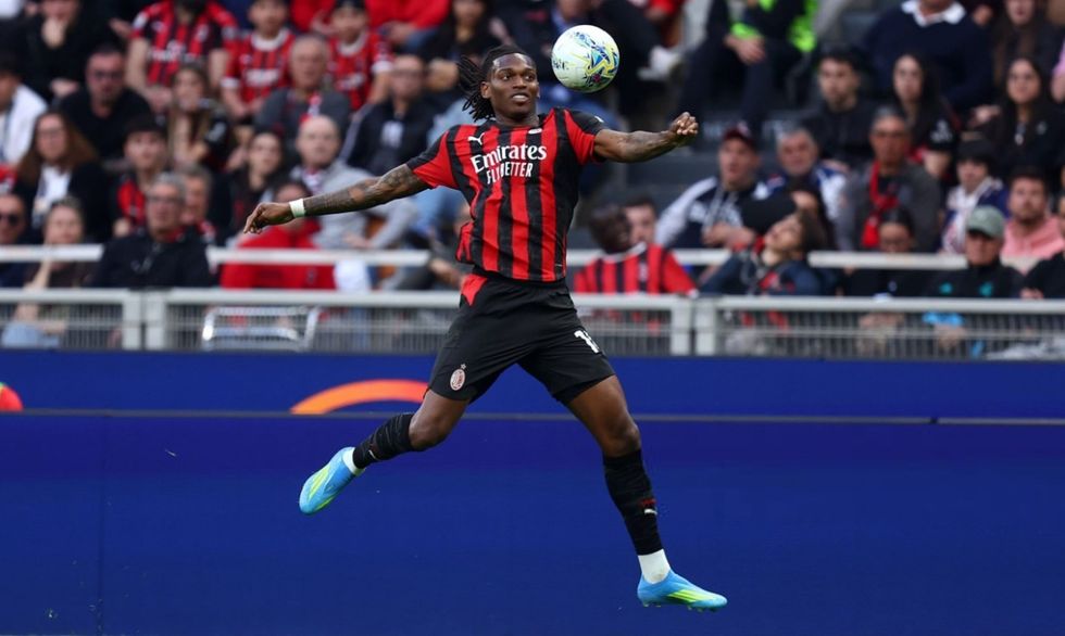 Dy gjigantët anglezë kontaktojnë Milanin për transferimin e Leaos