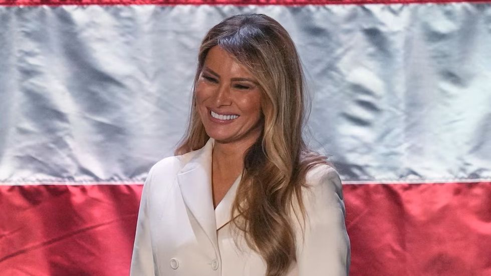 Pa shkëlqim të tepërt, pa teprime: Melania tregoi si fitohet vëmendja me stil
