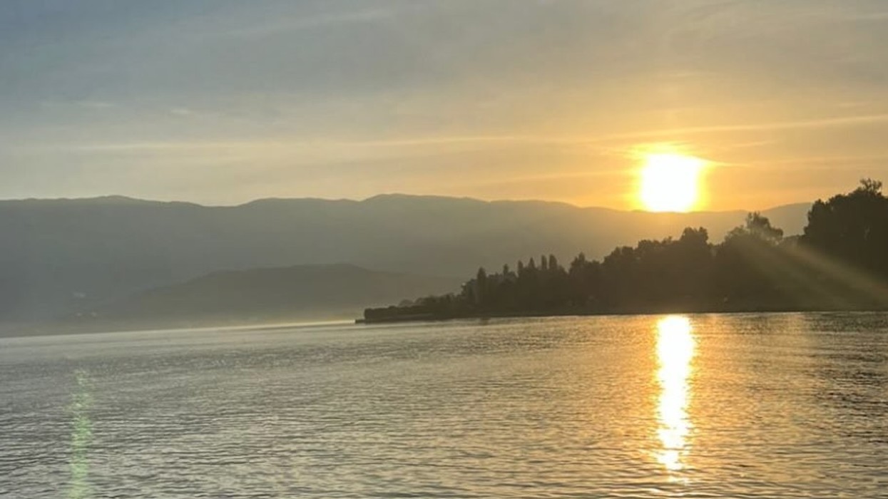 Moti në Shqipëri, temperaturat deri në 26 gradë