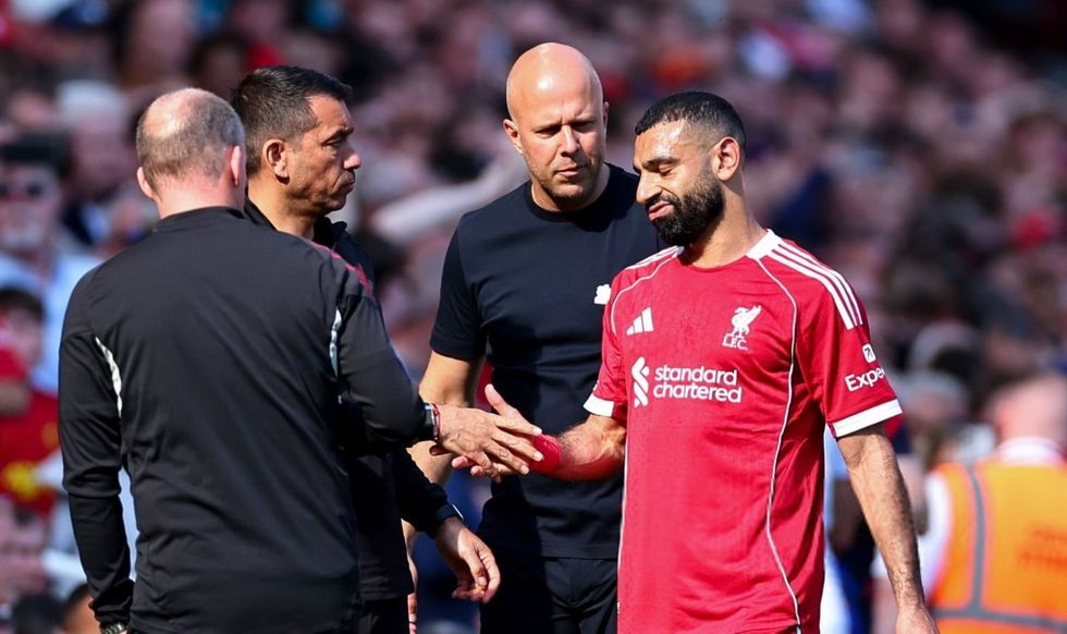 A e zhvilloi Mo Salah lojën e fundit me Liverpoolin? Ylli egjiptian u përshëndet me tifozët pas lëndimit