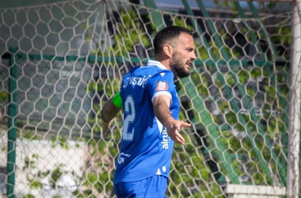 Drita vazhdon fuqishëm drejt titullit, i jep leksione Llapit