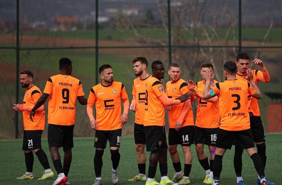 Ballkani ende ëndërron titullin, e mposht Ferizajn