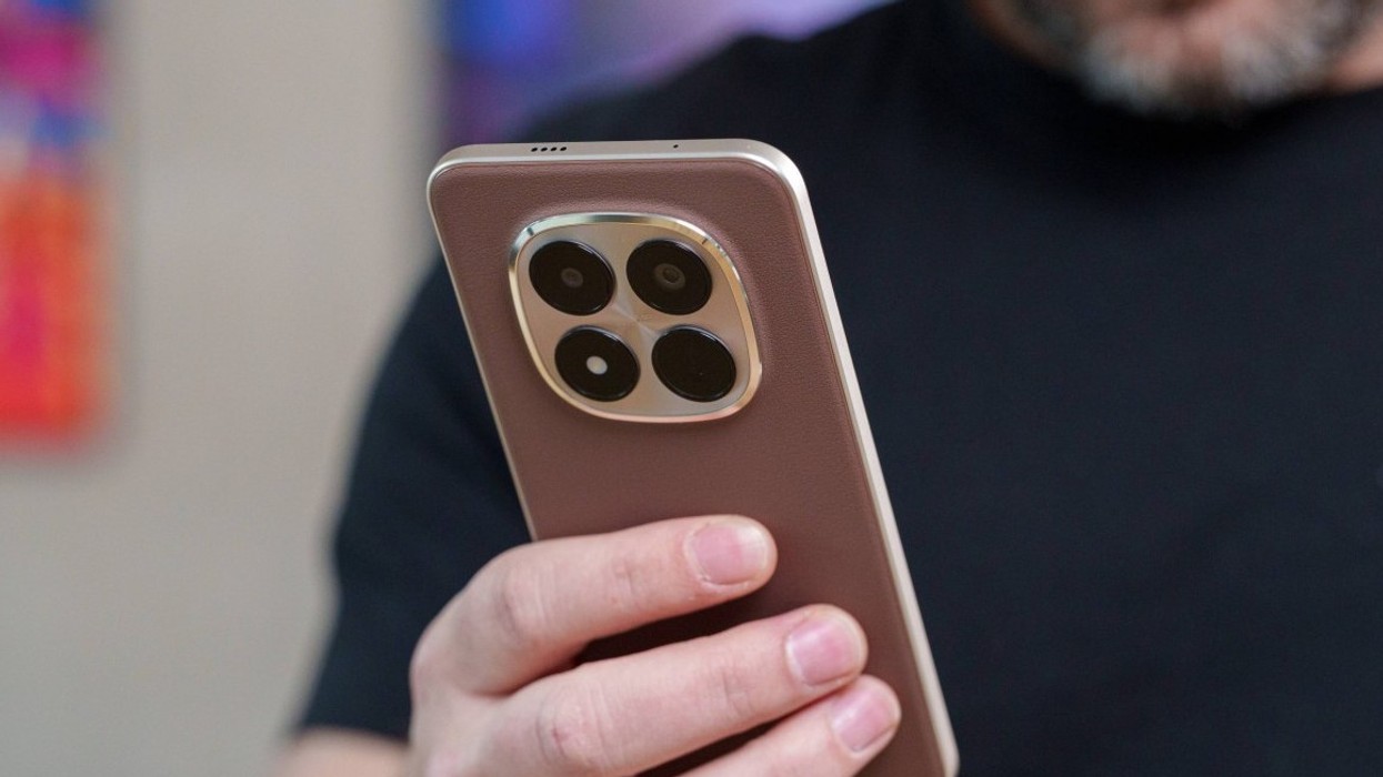 Redmi thuhet se po punon në tre telefona inteligjentë me bateri 10,000 mAh