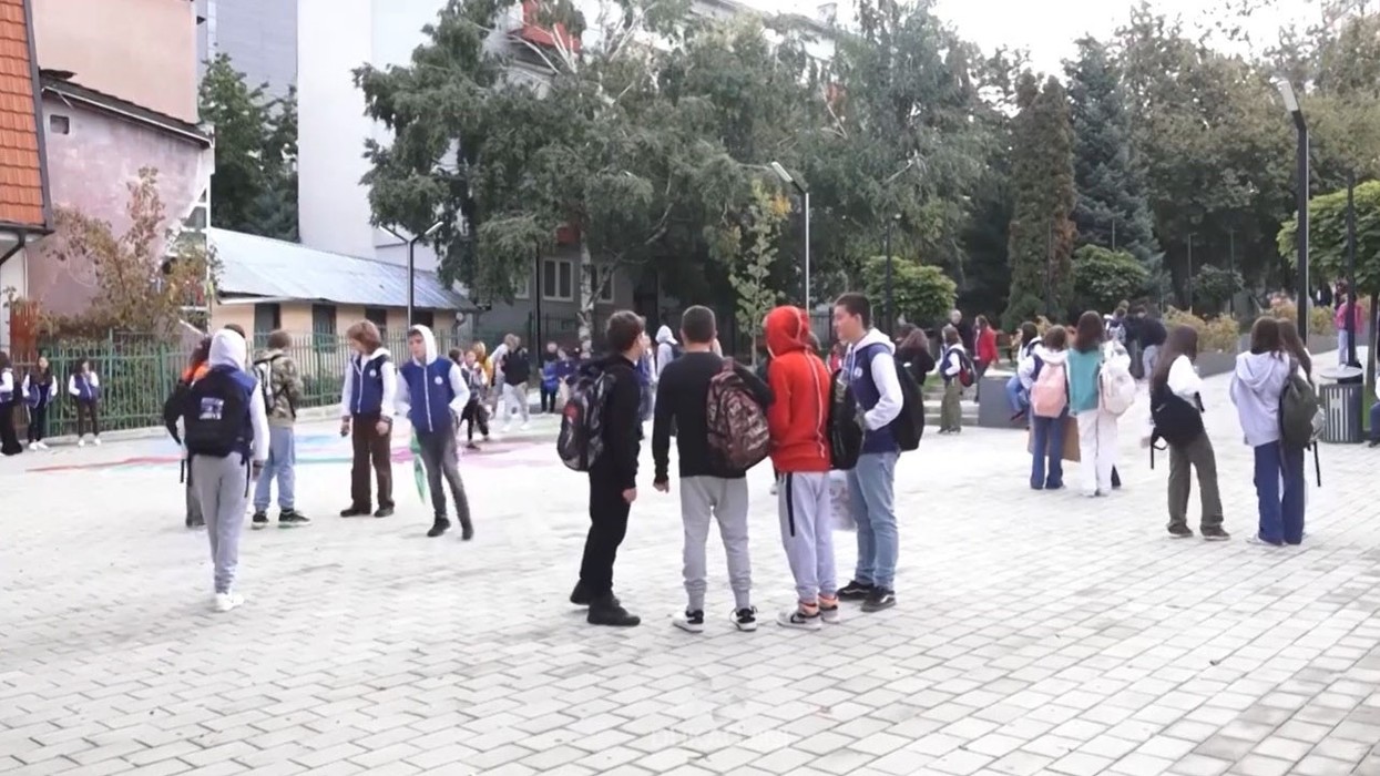 Rreth 4 milionë mungesa të nxënësve në shkollat e Kosovës, ministri Çeku ka një zgjidhje