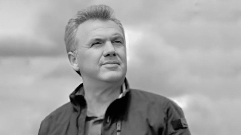 Lamtumirë Viganit të Mendimit: Ilir Shaqiri nderon Rexhep Qosja me “Vuthaj”