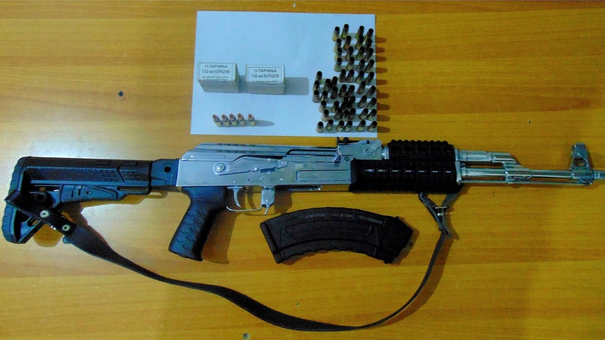 Shkrepje me AK-47 në malet e Kaçanikut, gjenden 49 gëzhoja