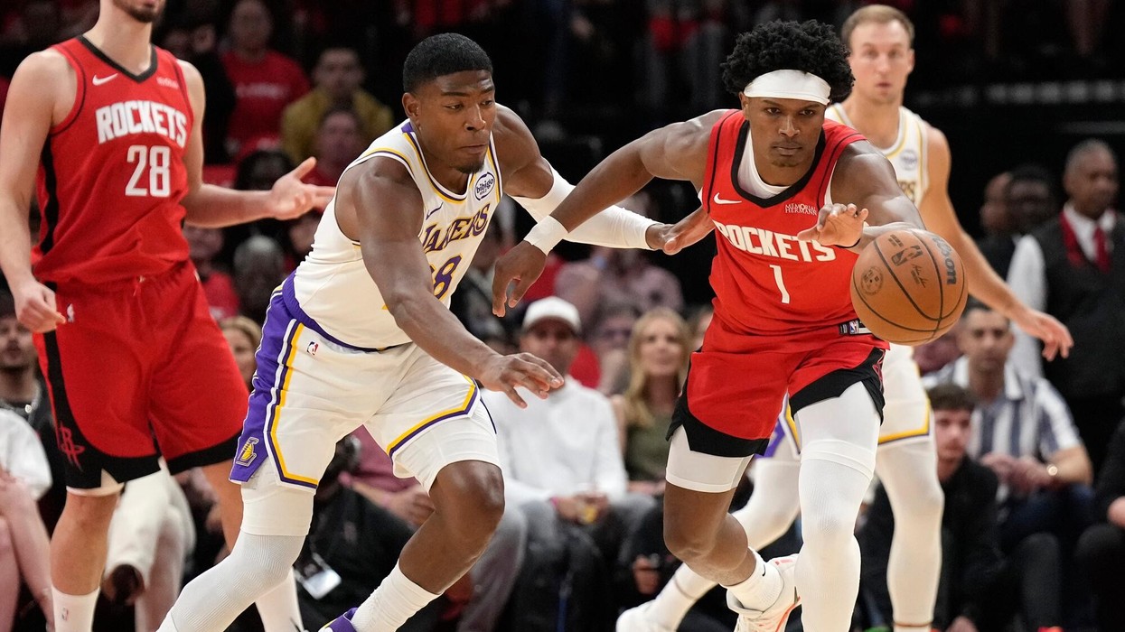 Rockets i shpëton debaklit, Celtics dhe Spurs marrin fitoret e treta