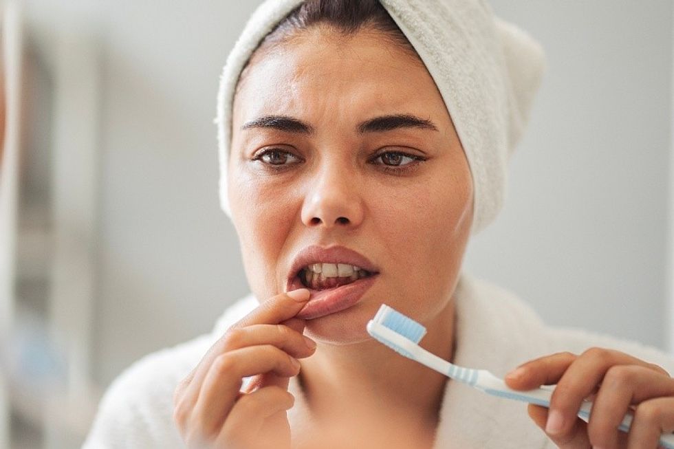 A ju rrjedhin shpesh gjak mishrat e dhëmbëve? Mungesa e kësaj vitamine mund të jetë shkaku