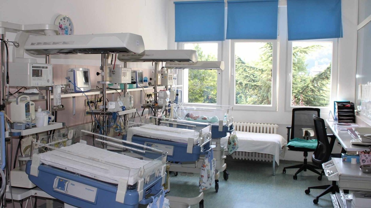 32 foshnje të lindura brenda një jave në Spitalin e Pejës