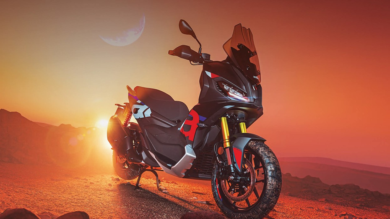 Adrenalina e MotoGP zbret në qytet: Aprilia SR-GT 400 prezantohet për herë të parë në Prishtina Mall!