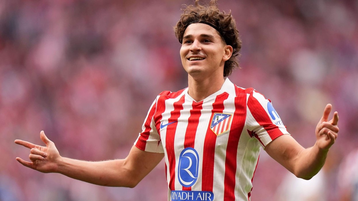 Barcelona kontakton Atletico Madridin për Julian Alvarez, kjo pasi Lewandowskit po i afrohet largimit