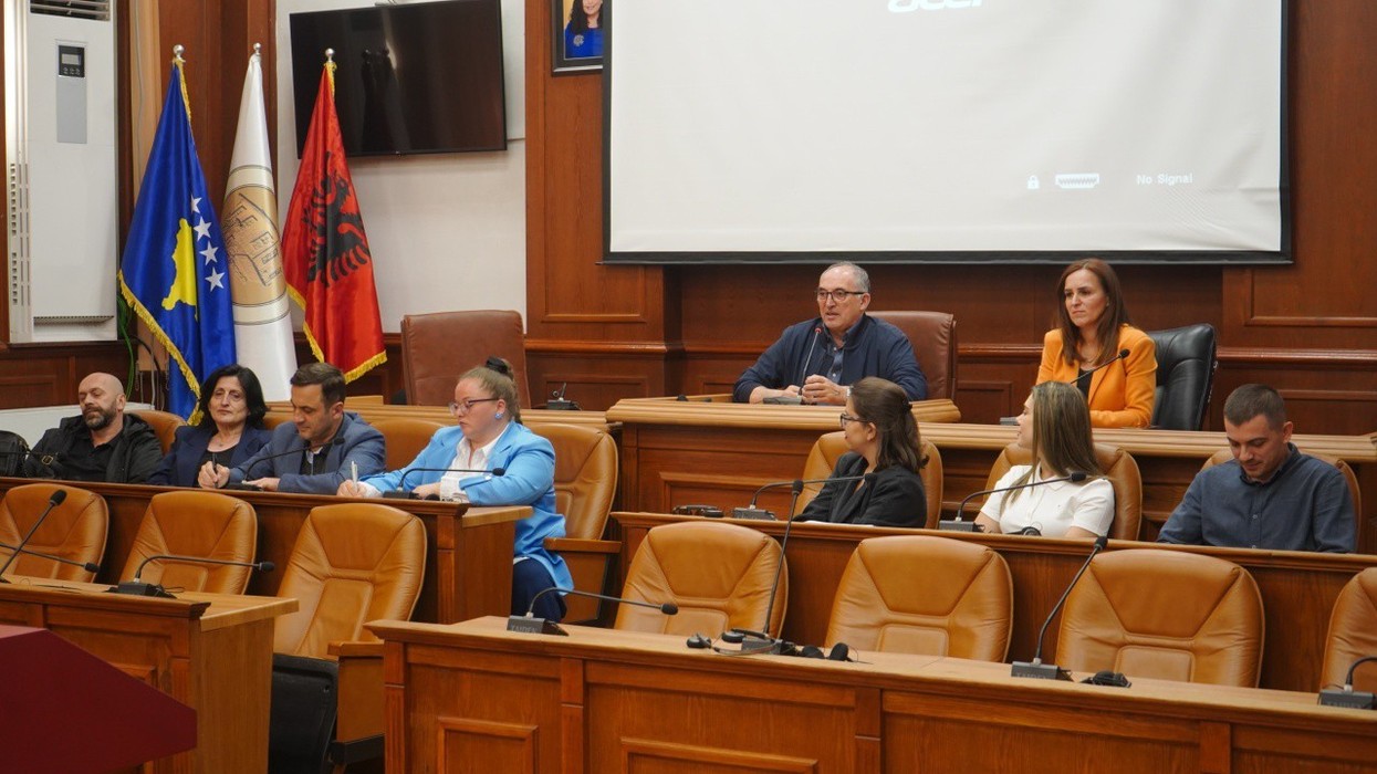 Komuna e Prizrenit lansoi platformën “LMS Flutura” për menaxhimin dhe monitorimin e arsimit