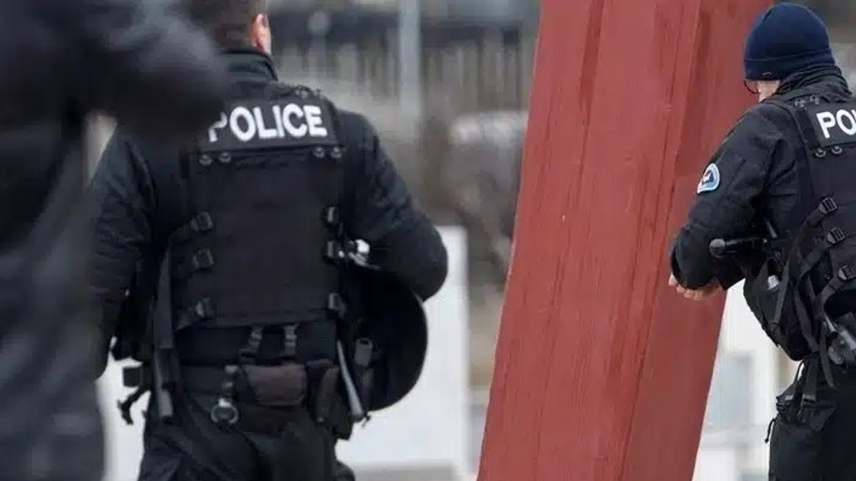 Një burrë i armatosur hap zjarr në dy vende në qendër të Athinës - disa persona të plagosur