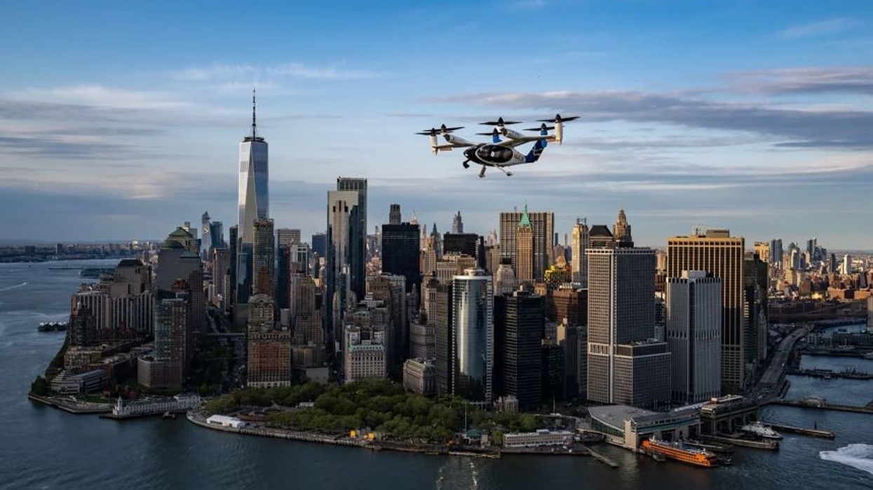 Taksitë ajrore elektrike nisen nga Manhattan për udhëtimet e para në aeroportin e Nju Jorkut