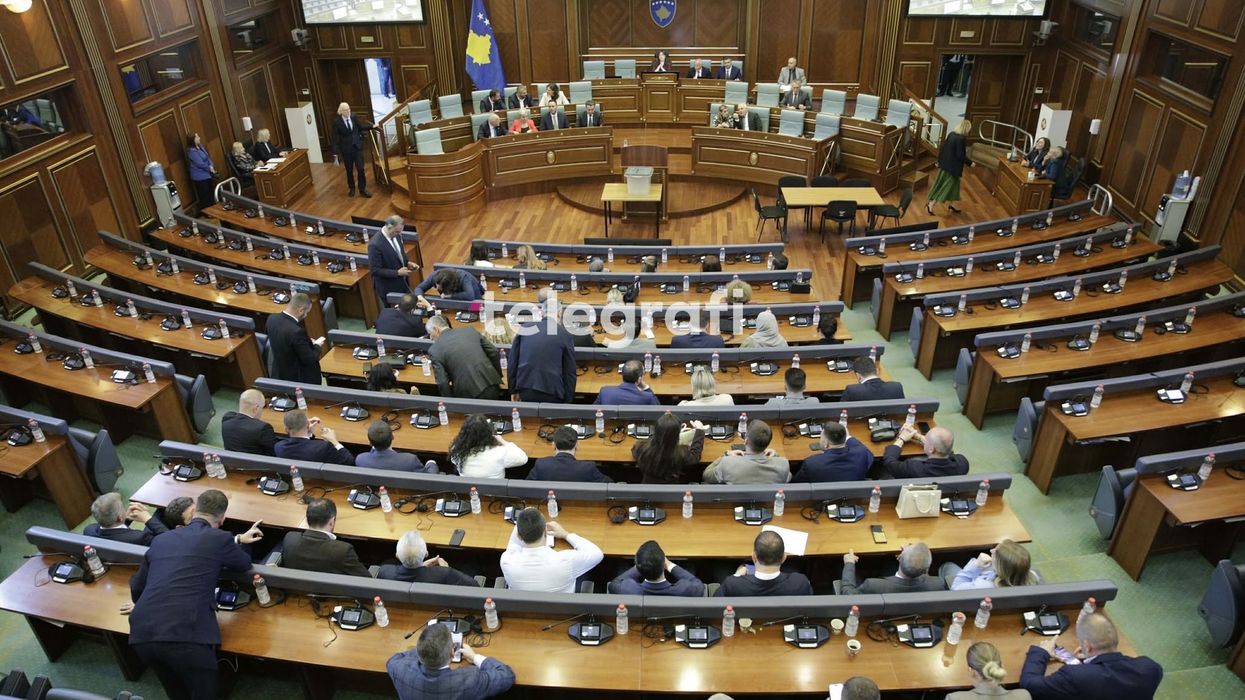 Seanca për Presidentin shtyhet sërish, rifillon në ora 19:00 Seanca për Presidentin shtyhet sërish, rifillon në ora 19:00