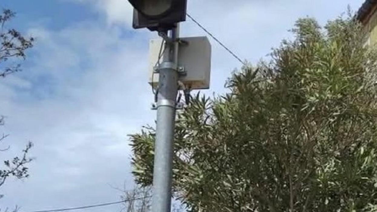 Semafor në Kroaci bëhet viral në rrjete sociale