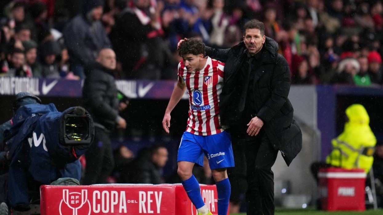 Simeone konfirmon interesimin e fortë të gjigantit anglez për transferimin e Alvarez