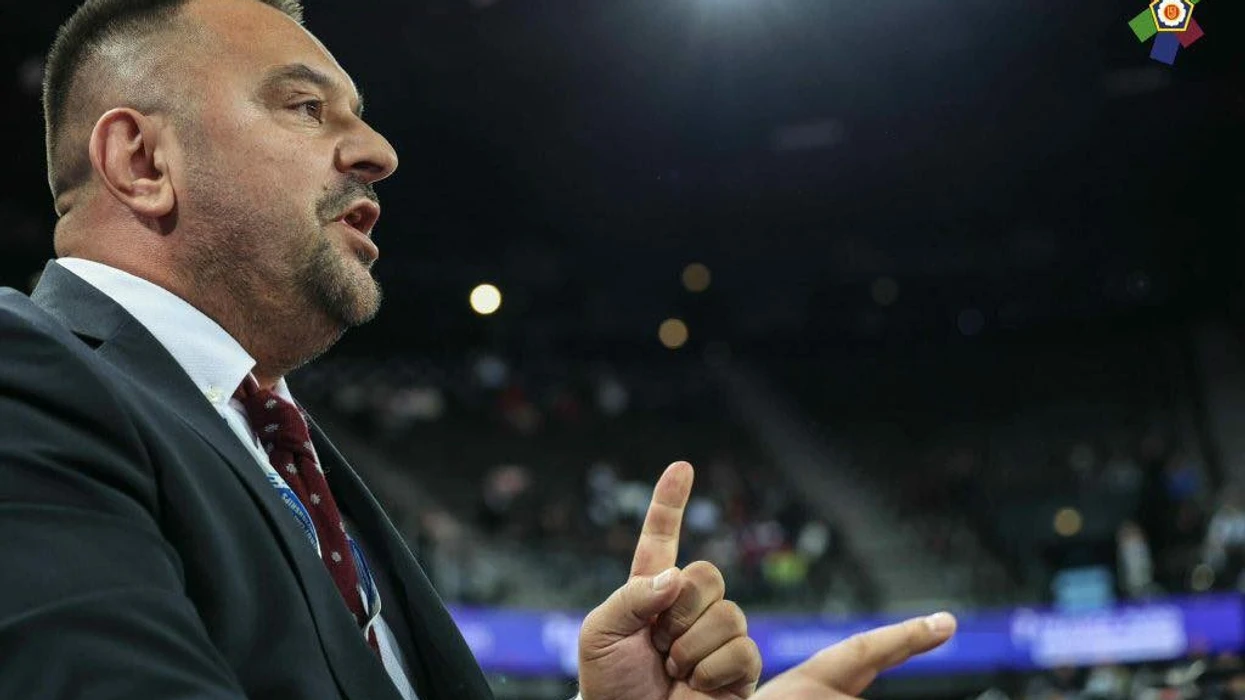 Driton Kuka nderohet në Budvë me “Pllakën e Artë”, mirënjohja më e lartë nga Akademia Sportive e Malit të Zi